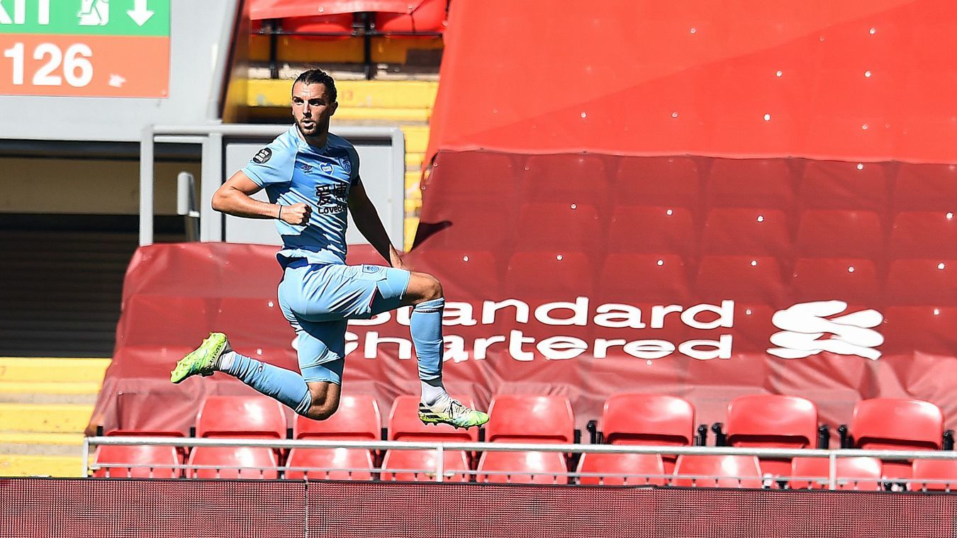 Liverpool mất uy, Burnley phòng thủ quá