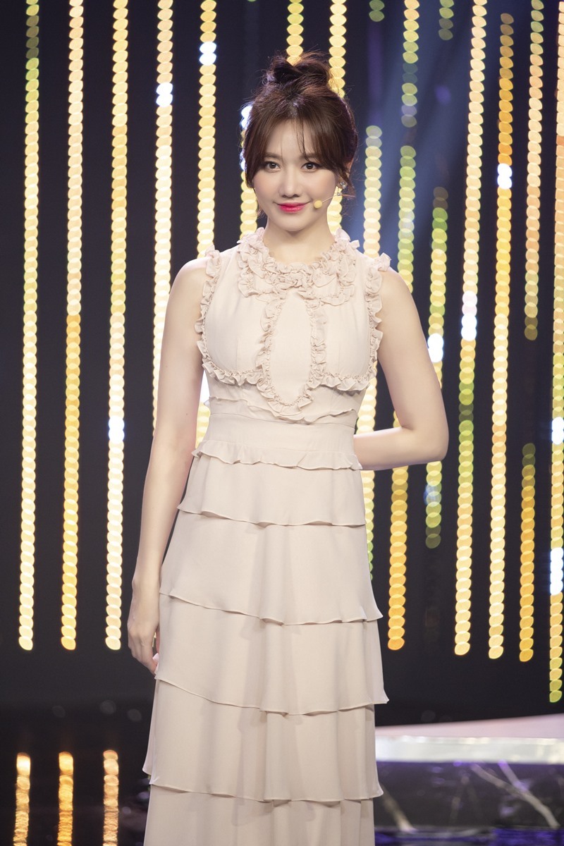 Hari Won 'nổ như núi lửa' để nịnh Trấn Thành khi ở nhà