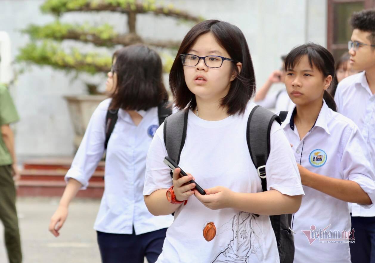 Đề Ngữ văn Chuyên Khoa học Tự nhiên yêu cầu 'bàn luận về phép học'