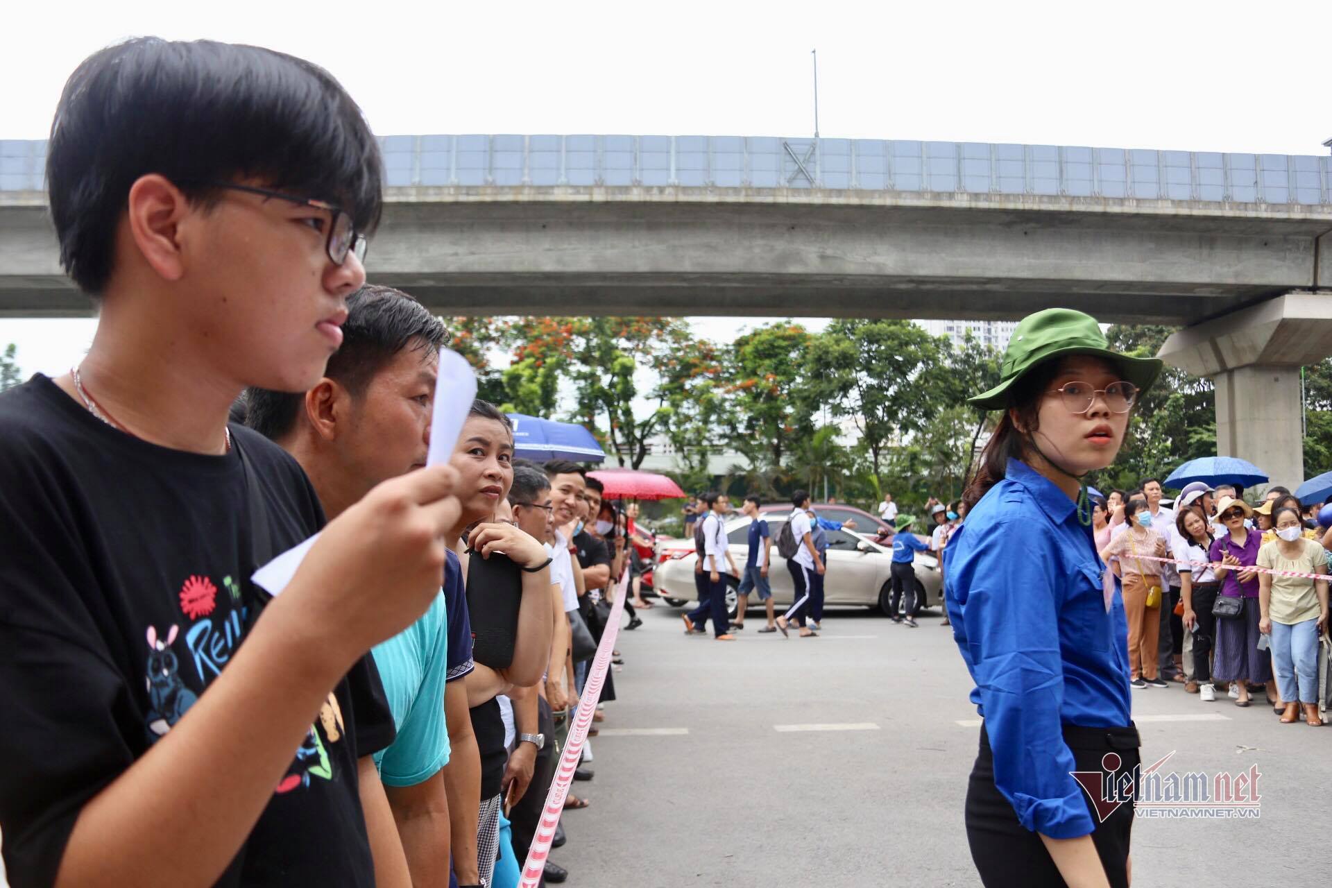 Hơn 3.500 thí sinh trong cuộc đua giành suất vào 2 trường chuyên ở Hà Nội