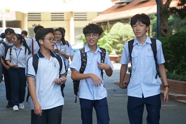 Đề thi Toán chuyên vào trường Phổ thông Năng khiếu