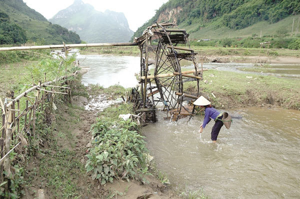 Water wheels the highlights of mountain fields