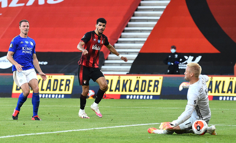 Leicester thua thảm Bournemouth, fan MU reo vui