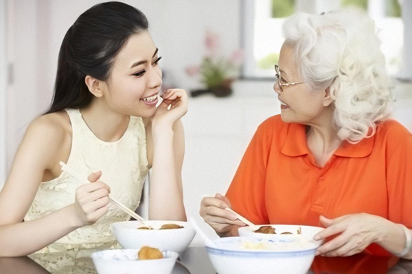 Người Hong Kong có số giờ làm việc nhiều nhất thế giới nhưng vẫn sống thọ