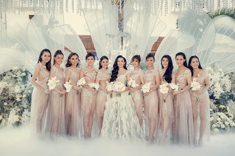 Váy cô dâu tuyệt đẹp trong đám cưới xa hoa