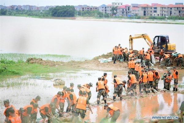 Mực nước hàng trăm sông tại Trung Quốc vượt mức báo động