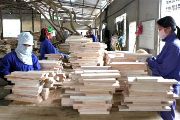 Tạo việc làm tại chỗ giúp đồng bào dân tộc có công ăn việc làm