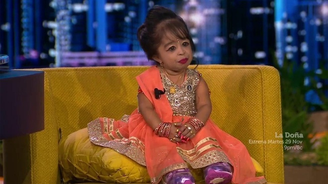 Cô gái nhỏ nhất thế giới là ngôi sao truyền hình