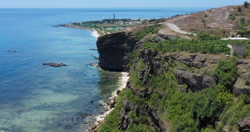 Ly Son island enchants tourists with pristine beauty