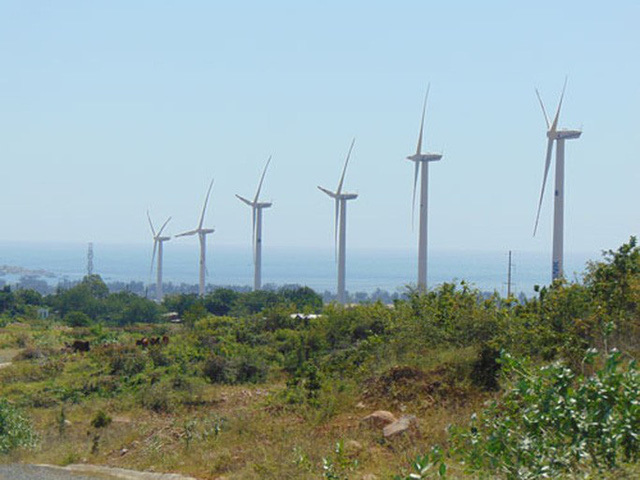 How should wind power be developed in Vietnam?