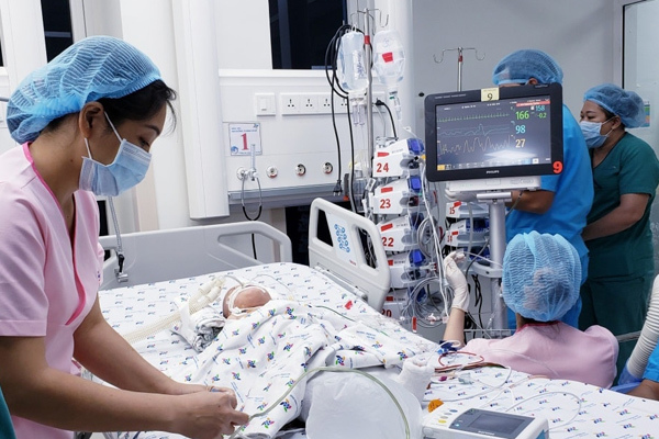 Ca mổ song sinh dính liền thành công, 2 bé sức khỏe ổn định