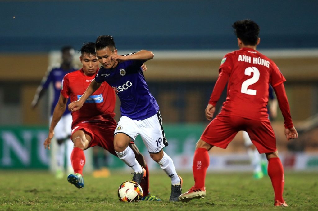 Vòng 10 V-League: Hàng Đẫy nóng rực, Công Phượng 'gánh team'