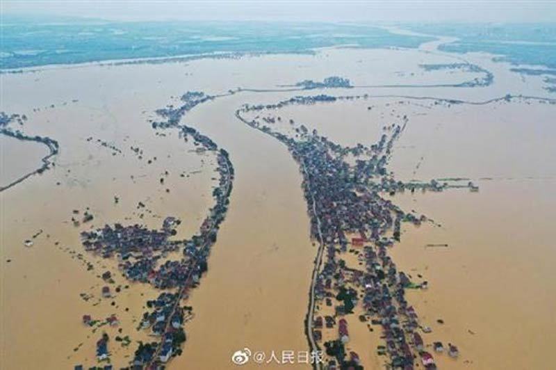 Video hồ nước ngọt lớn nhất Trung Quốc vỡ bờ