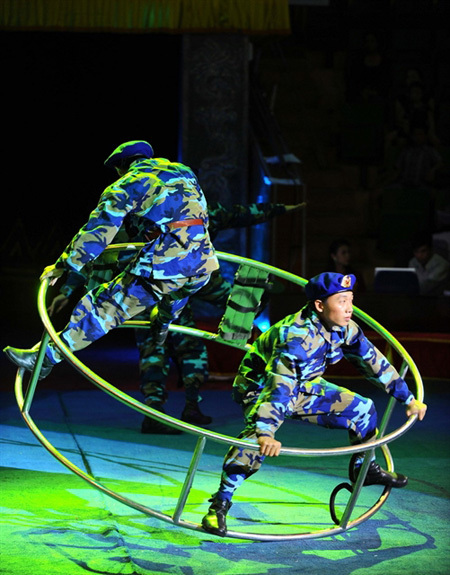 Circus federation offers special programme dedicated to navy soldiers
