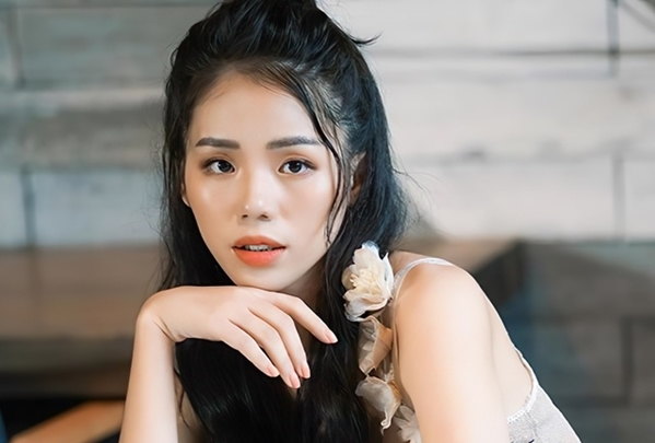 Giọng ca triệu view Hương Ly: 'Vợ chồng tôi từng phải xin bố mẹ từ cái nồi'