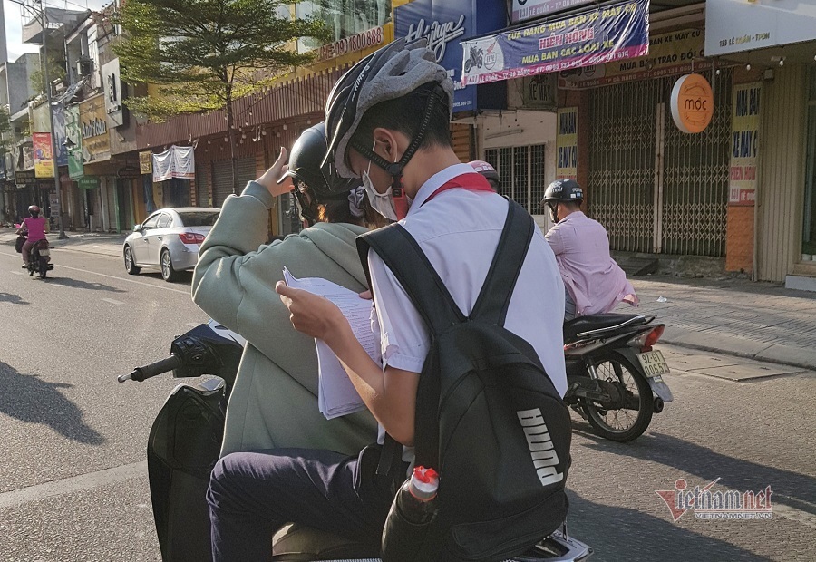 Đoàn viên thanh niên TX.Bến Cát: Ra quân vệ sinh môi trường các kênh, rạch trên địa bàn