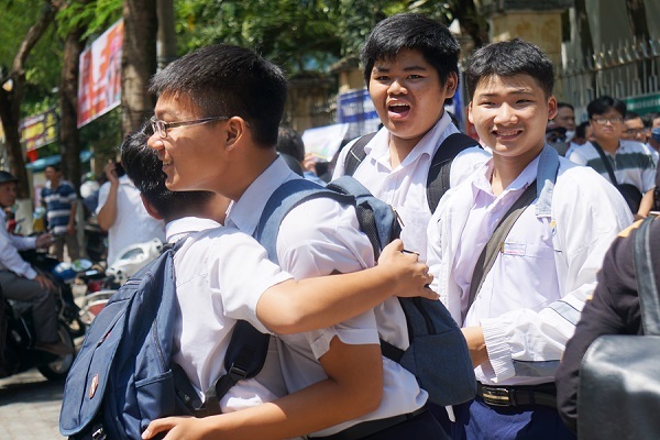Thí sinh 'thở phào' với đề thi môn Toán vào lớp 10 của Đà Nẵng