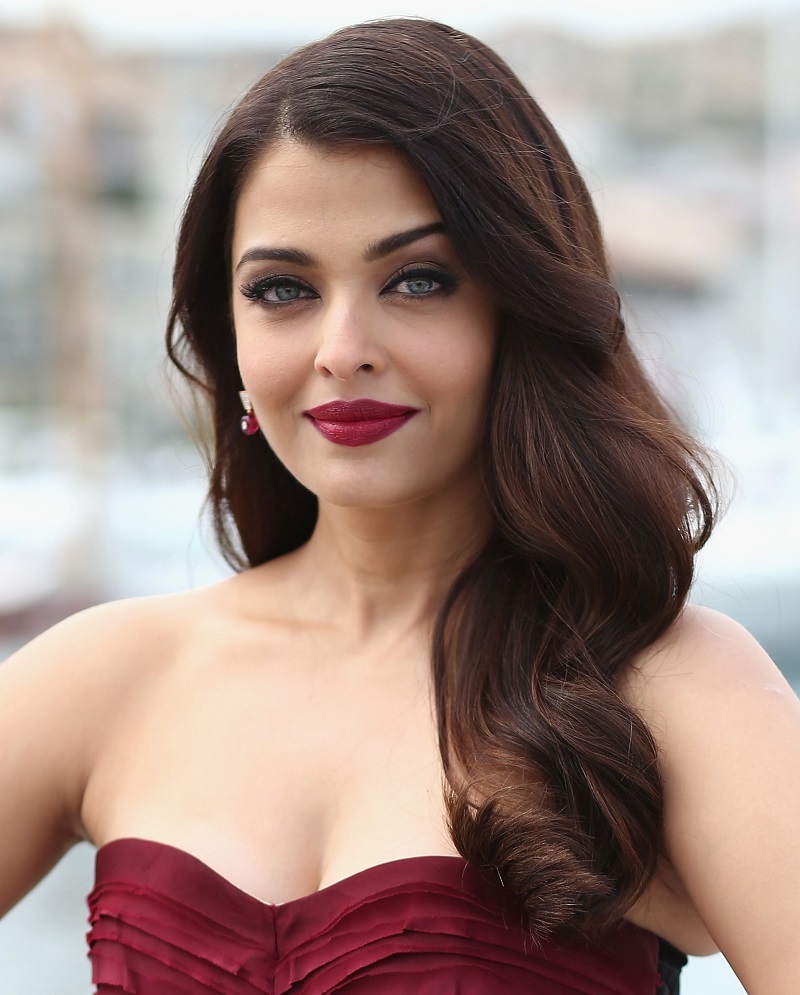 Mẹ con hoa hậu Aishwarya Rai nhập viện vì nhiễm Covid-19 trở nặng