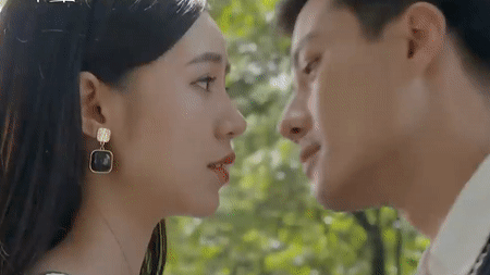 Quỳnh Kool hôn Thanh Sơn trong cảnh kết 'Đừng bắt em phải quên'