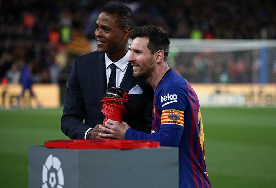 Cầu thủ Barca muốn Patrick Kluivert lên thay HLV Setien