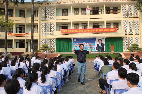 'Con của người điên’ thành người truyền cảm hứng