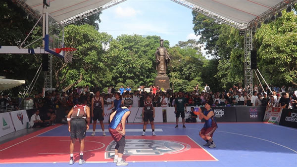 Three on three basketball hits central Hanoi