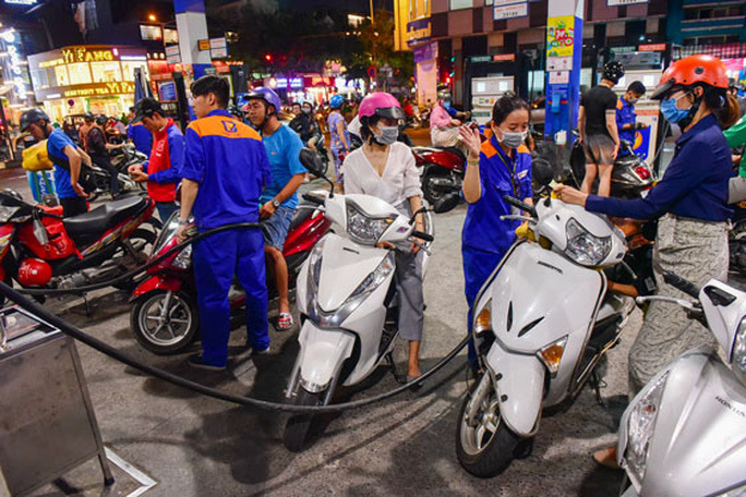 Vietnam considers opening petrol retail market to foreign distributors