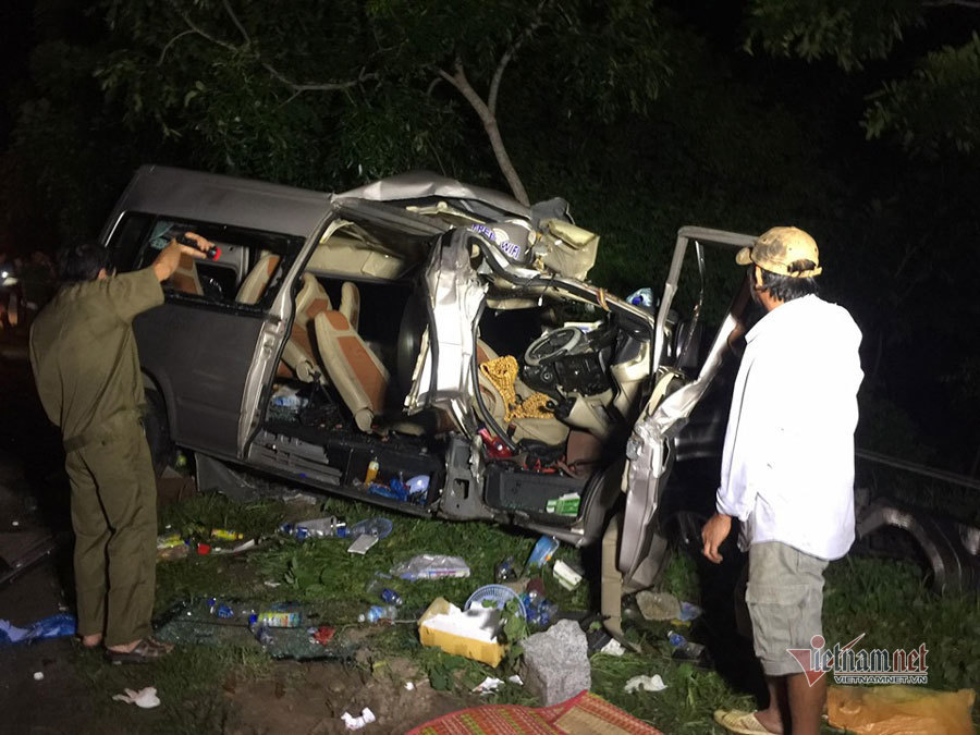 Tai nạn xe khách thảm khốc ở Bình Thuận, 8 người chết