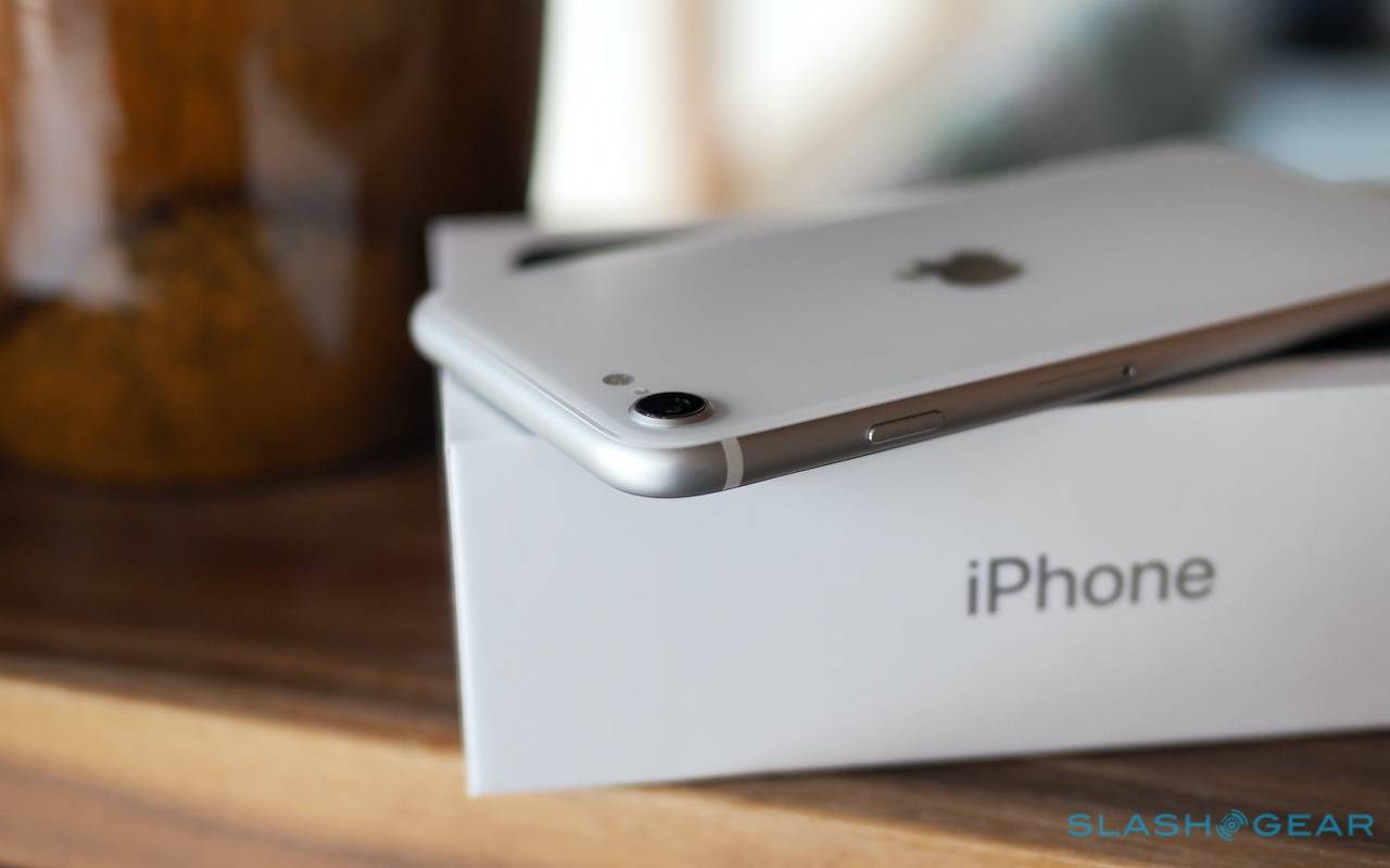 iPhone SE 2020 bất ngờ 'chói sáng', Apple trúng đậm