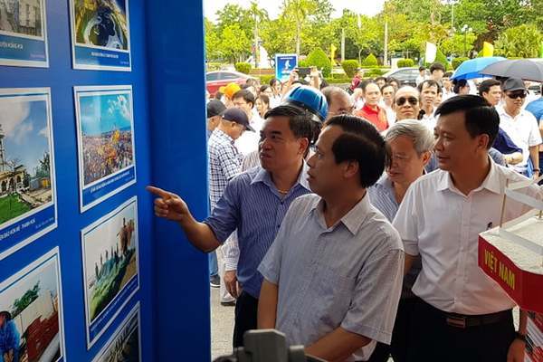 Khai mạc triển lãm ảnh tuyên truyền chủ quyền biển đảo tại Thanh Hóa