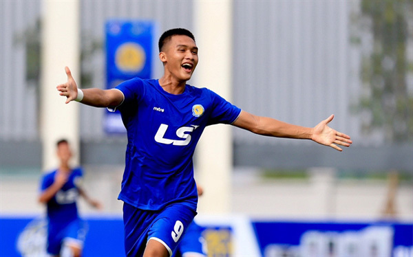 Sai Gon FC sign young striker Nguyen Hoang of PVF