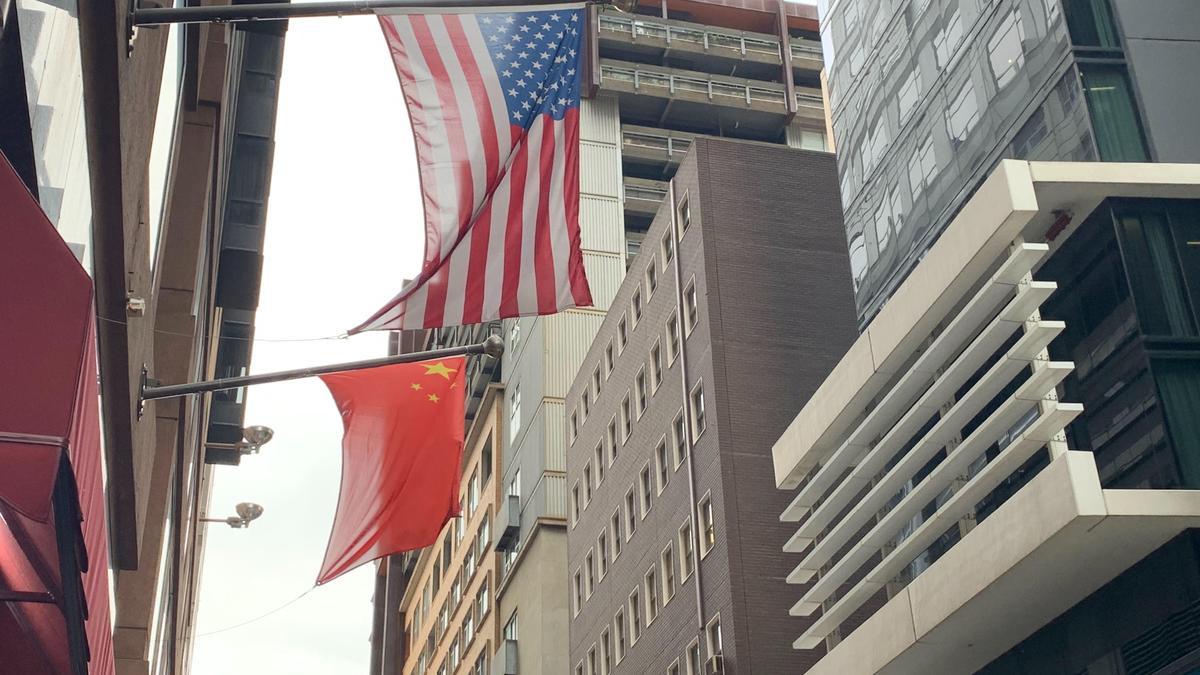 Mỹ trừng phạt thêm 11 công ty Trung Quốc