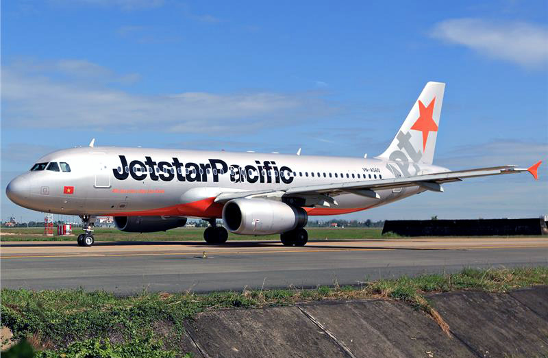 Jetstar Pacific tri ân khách hành bằng màn nhảy an toàn bay trên không