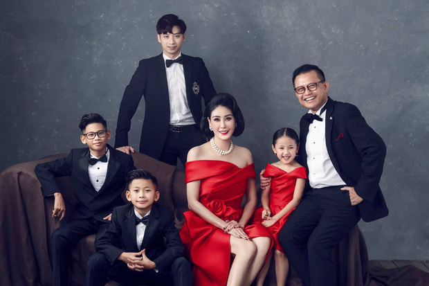 Loạt ảnh hạnh phúc của Hà Kiều Anh với chồng đại gia và 4 con - VietNamNet