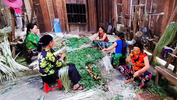 The craft of linen weaving of the H’mong people in Lung Tam