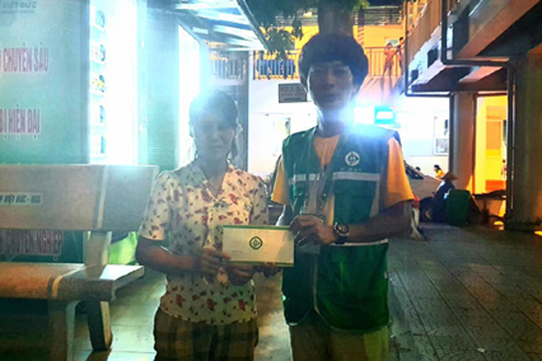 GV Taxi tặng 10 triệu đồng cho tài xế bị cướp xe