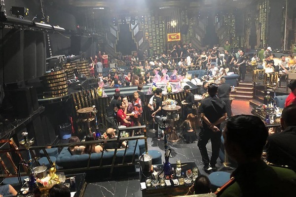 Đột kích quán bar ở Sài Gòn phát hiện vài chục người đang phê ma tuý