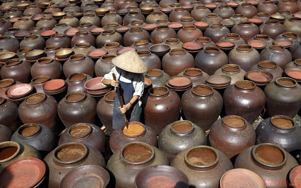 Unique traditional craft of soya sauce making in Ban Village