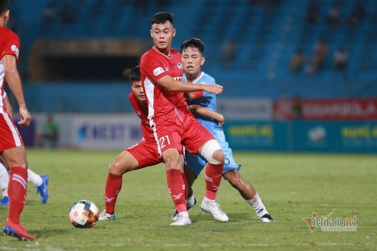 Viettel và Đà Nẵng bất phân thắng bại tại Hàng Đẫy