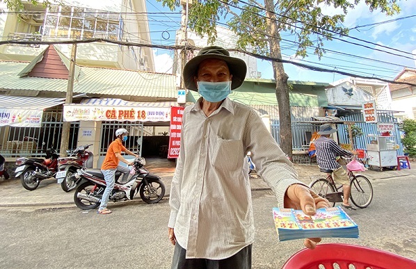 Dịch COVID-19: Hỗ trợ người bán vé số nghèo, hoàn cảnh khó khăn