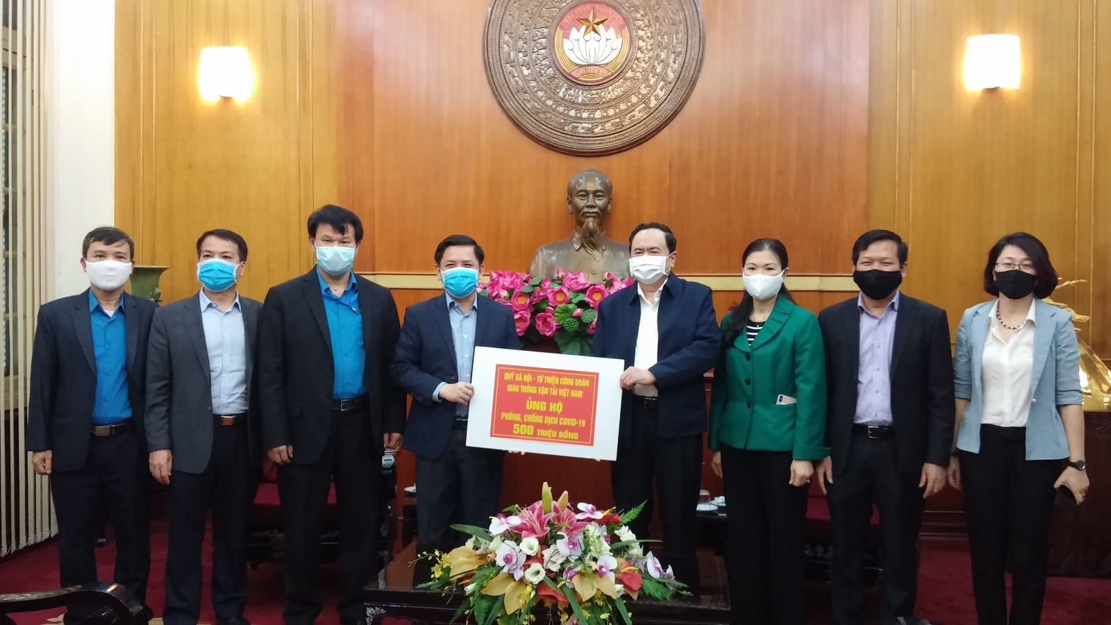 Bộ GTVT ủng hộ nửa tỷ đồng cho người nghèo trong dịch Covid-19