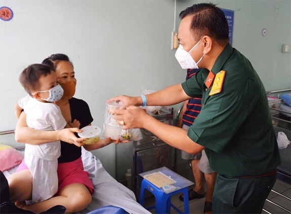 Bà Rịa-Vũng Tàu: Bộ CHQS chung tay vì người nghèo trong đại dịch Covid