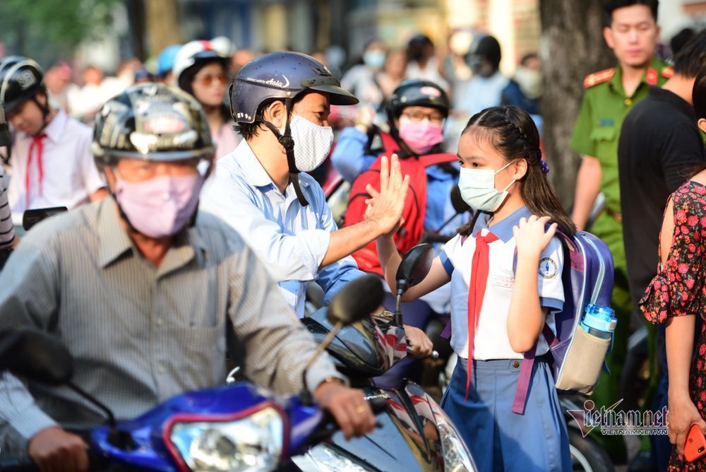 Dự kiến các mốc thời gian cho học sinh TP.HCM đi học trực tiếp