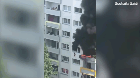 Hai đứa trẻ sống sót khi nhảy từ căn hộ tầng 4 đang cháy
