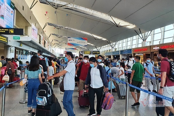 Các hãng bay tăng chuyến hỗ trợ du khách rời Đà Nẵng