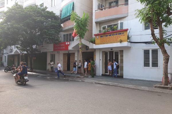 Người đàn ông nhảy lầu 6 chung cư ở Sài Gòn tự tự