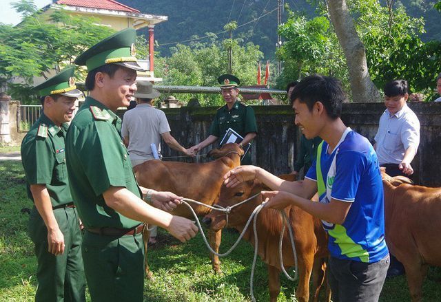 Lực lượng vũ trang Quân khu 4 chung tay vì người nghèo