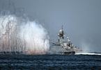 Xem hàng chục chiến hạm Nga nối đuôi khoe sức mạnh tột đỉnh