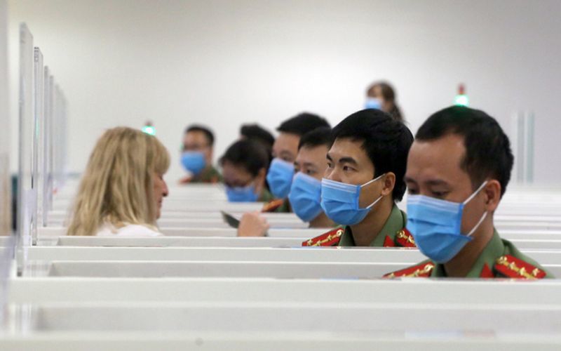 Hanoi tightens foreign entry as community coronavirus infections found