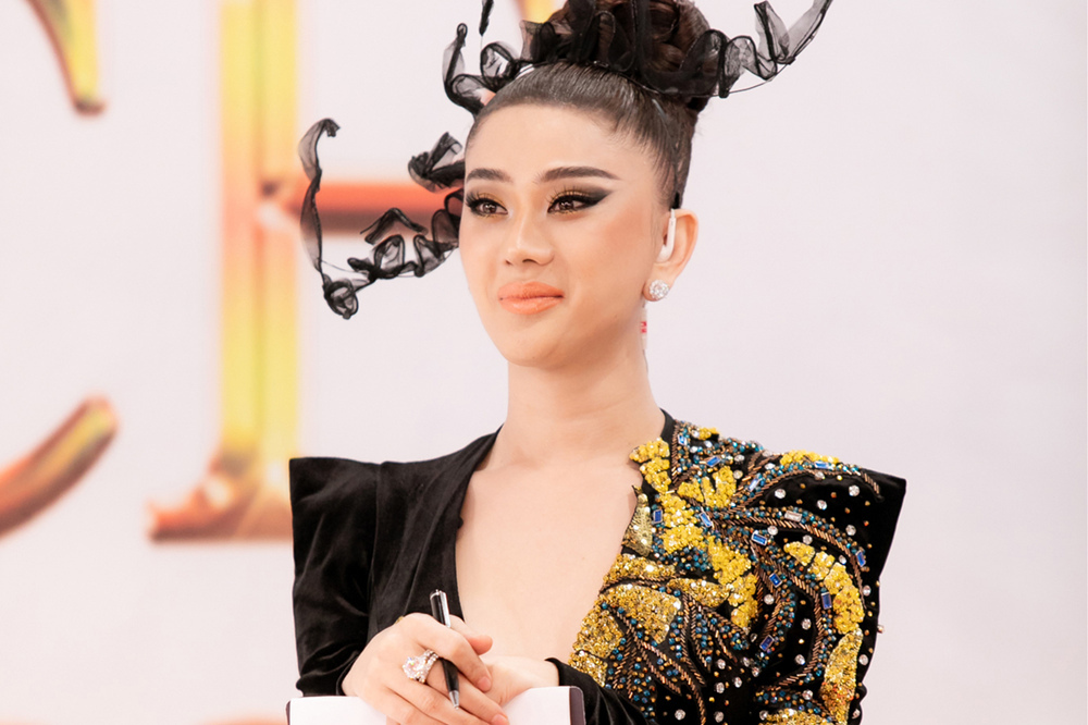 Lâm Khánh Chi chấm thi người mẫu
